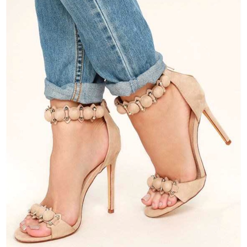 Lulu’s tan high heels